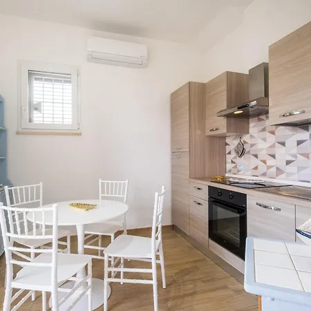 Azure Bay Luxury Apartment *